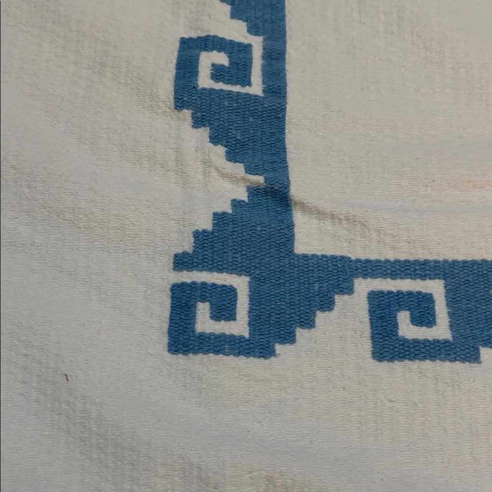 Geometric Patterned Blanket - Picture 4 of 6